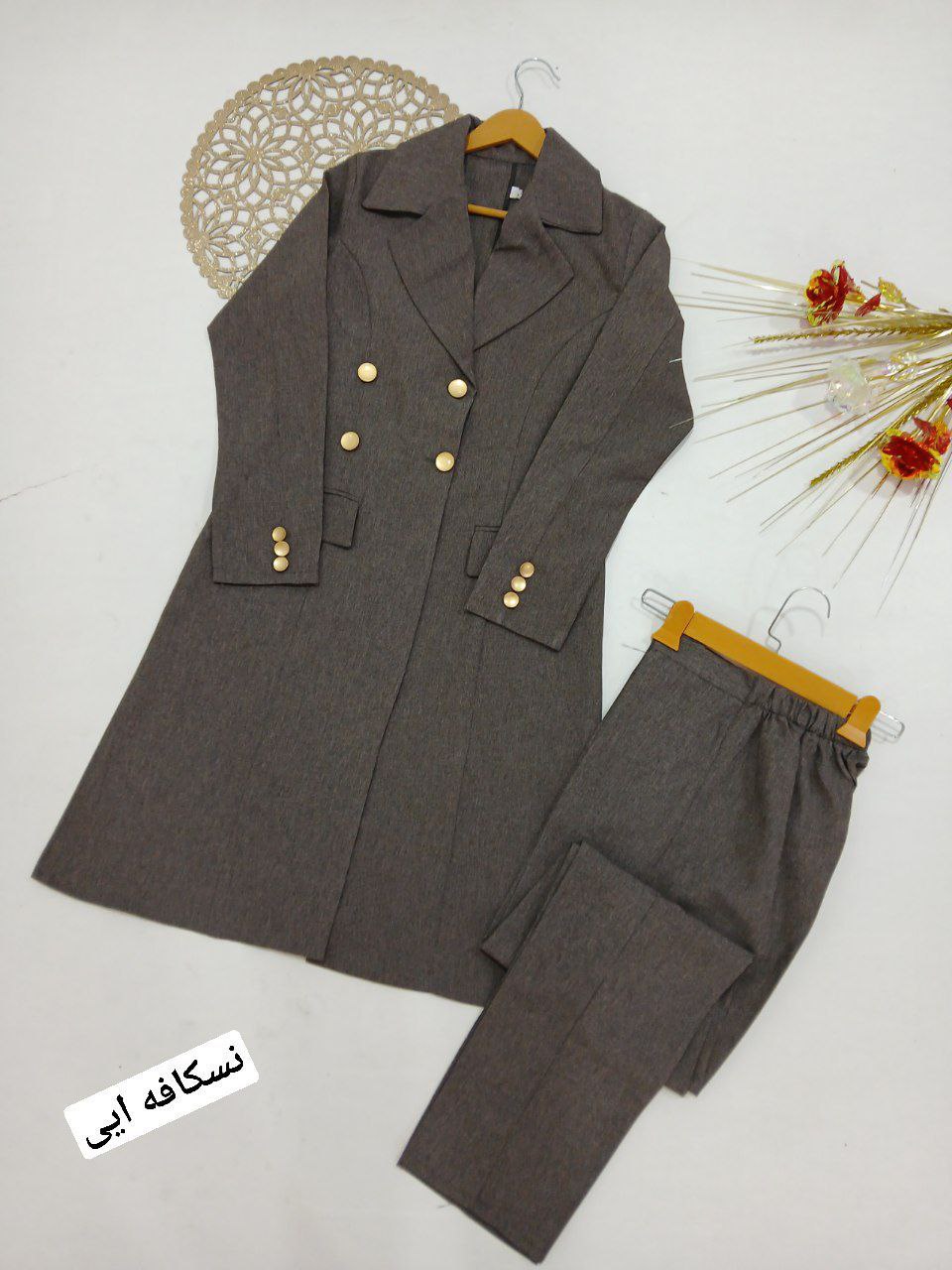 مانتو شلوار اداری ساده ۴ دکمه طلایی